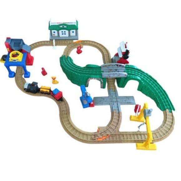 GeoTrax Tracktown Railway B1836 Train Set & Remote Controlled Train - Picture 1 of 10